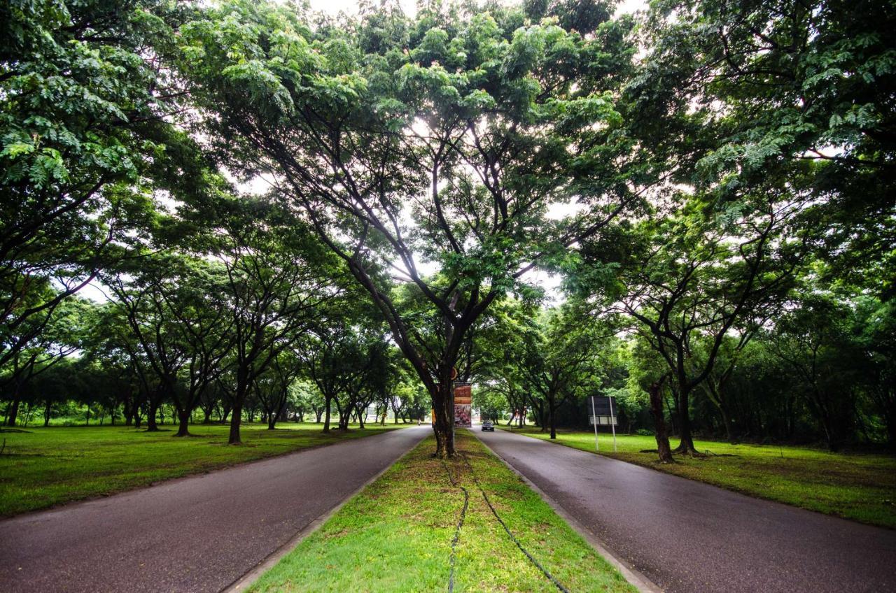 Tawa Ravadee Resort Prachinburi, A Member Of Worldhotels Distinctive Si Maha Phot Eksteriør billede